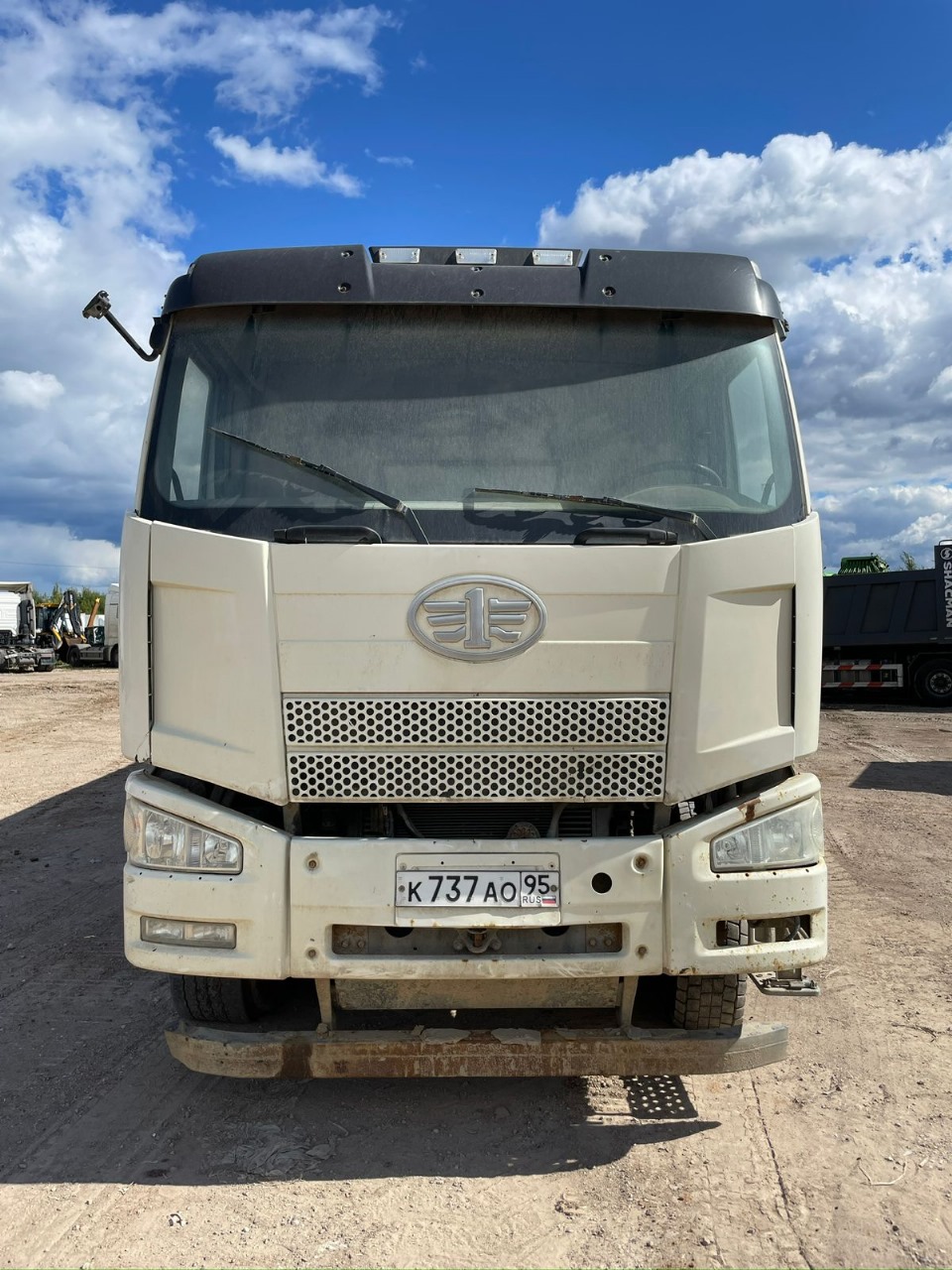 FAW J6 8x4 Самосвал СА3310Р66K24T4E5 — Б/У, 2023 г.
