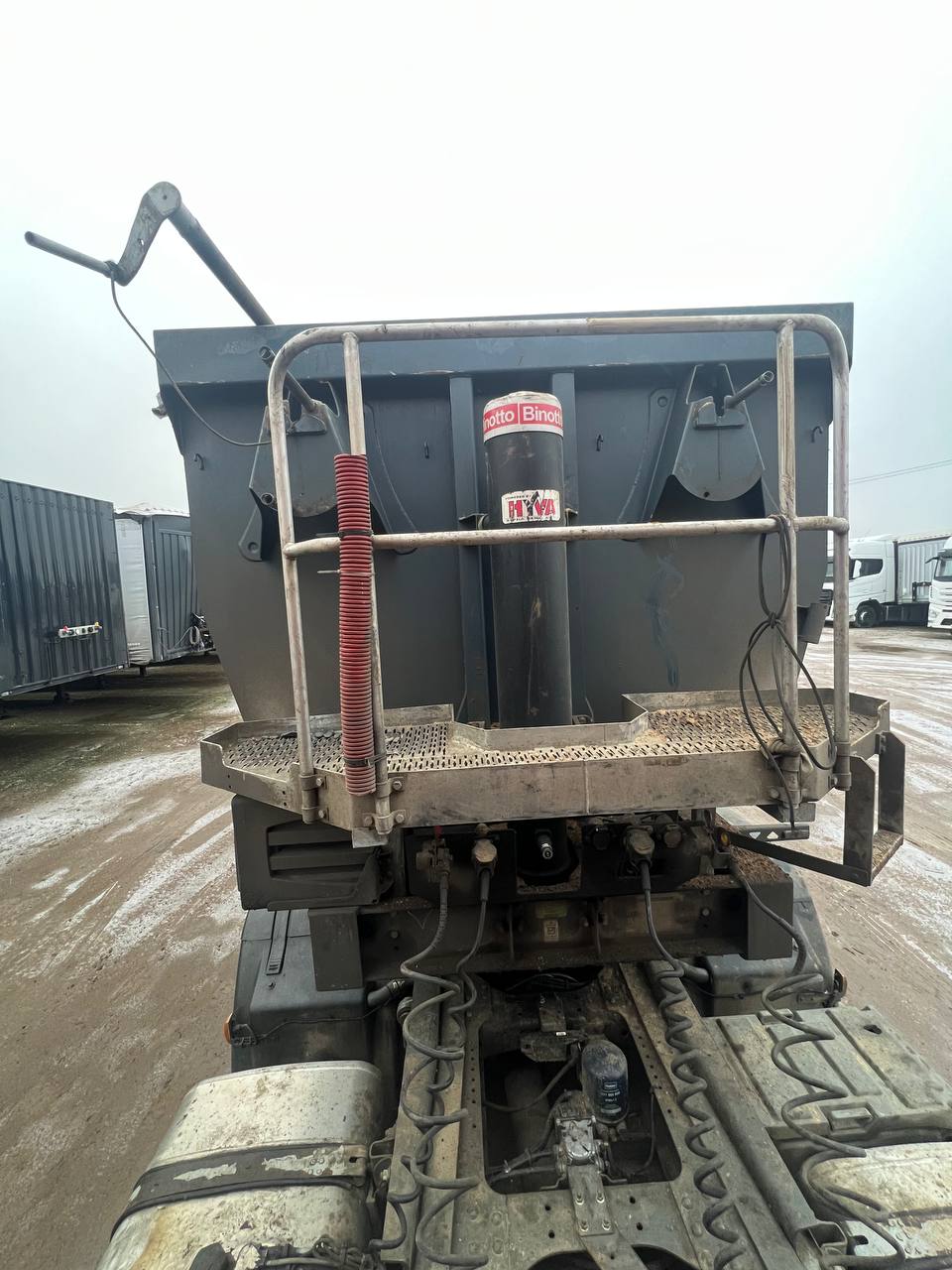 Grunwald 9453 Полуприцеп самосвальный 9453-0000010-50 — Б/У, 2023 г.
