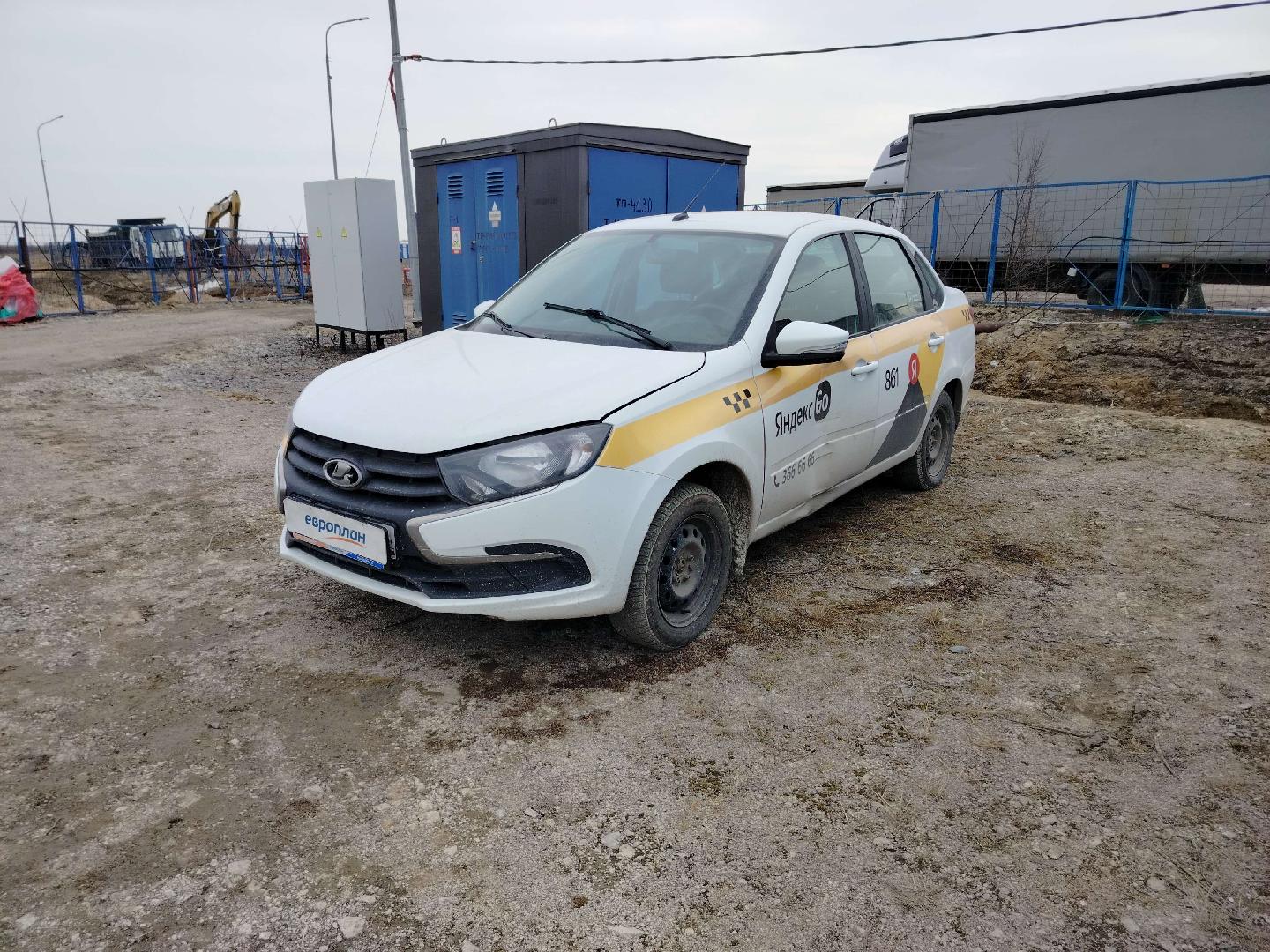 Lada Granta лифтбек — Б/У, 2023 г. (Санкт-Петербург, 172665 км)