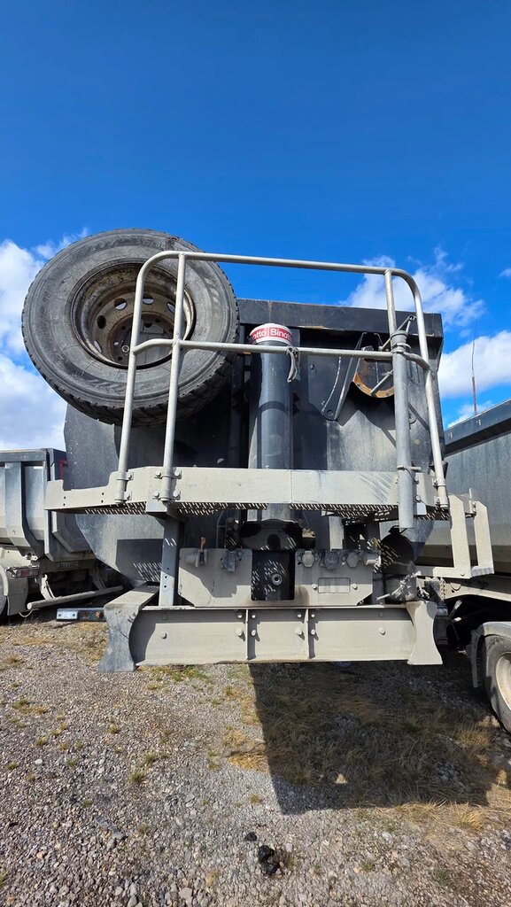 Grunwald 9453 Полуприцеп самосвальный 9453-0000011-60 — Б/У, 2024 г.