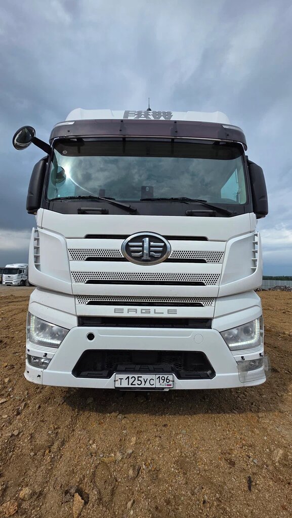 FAW J7 6x4 Седельный тягач CA4250P77K25T1E5 — Б/У, 2023 г.