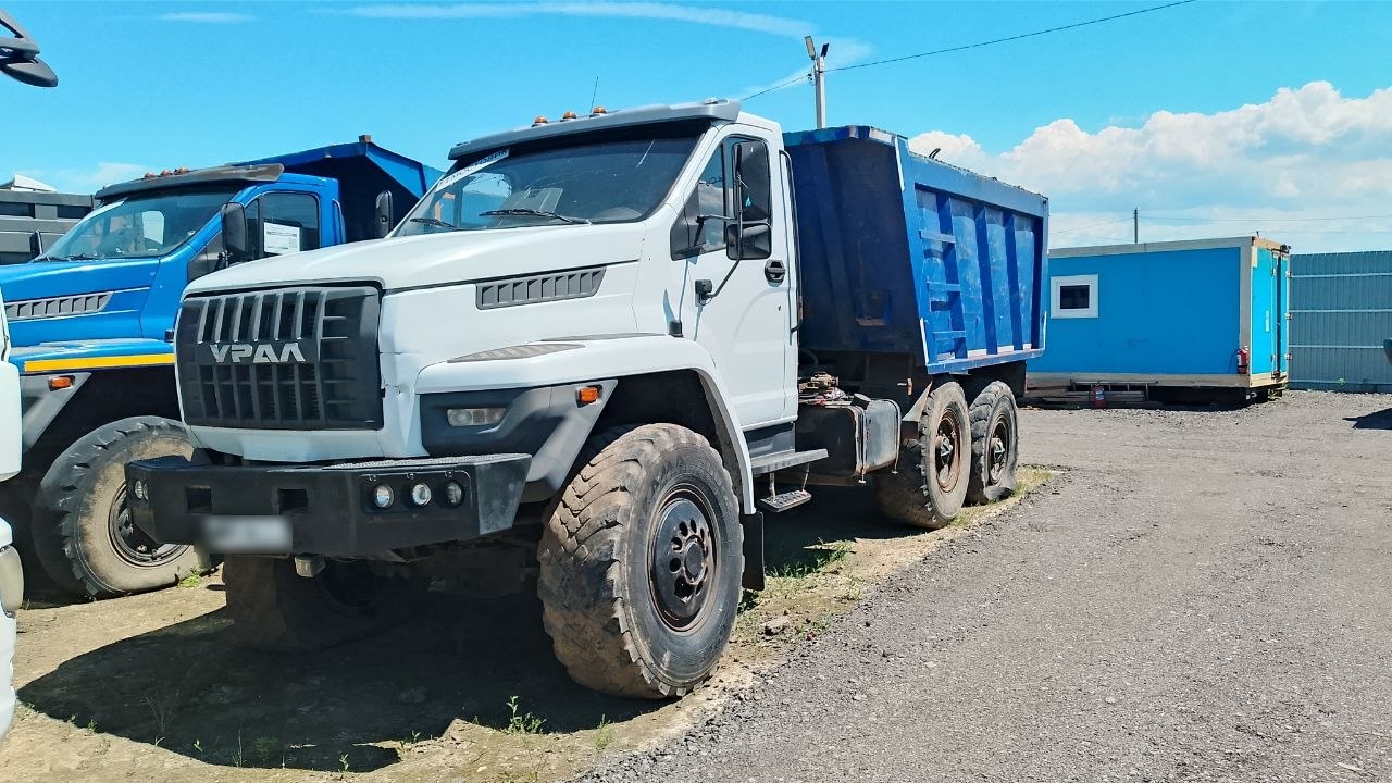 УРАЛПРОМТЕХНИКА 5831* на шасси Ural 55571 6x6 Самосвал — Б/У, 2021 г.