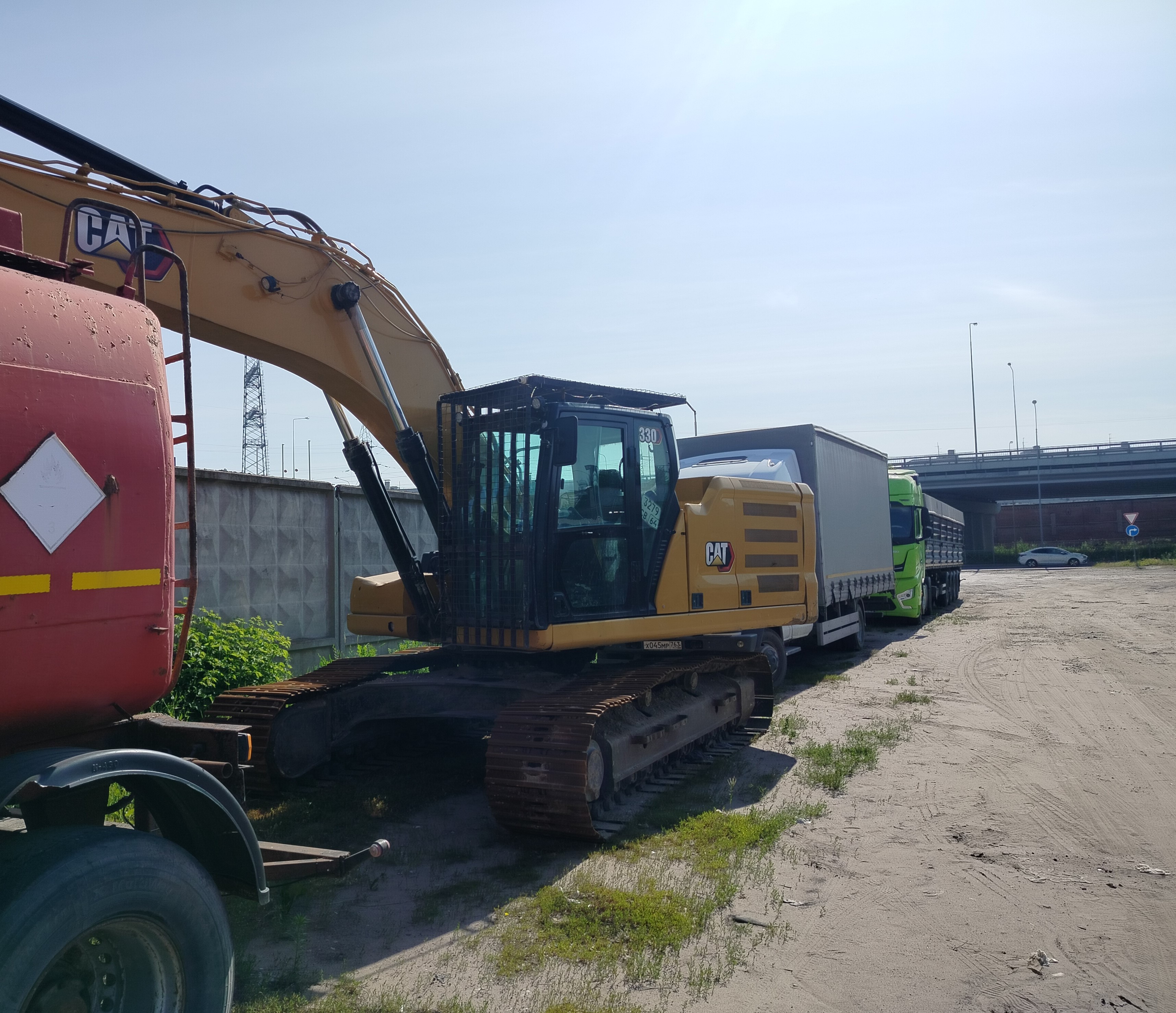 CATERPILLAR 330 Экскаватор — Б/У, 2021 г.