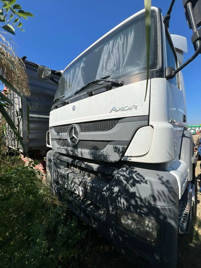 Mercedes-Benz AXOR 4x2 Седельный тягач 1840 LS — Б/У, 2017 г.