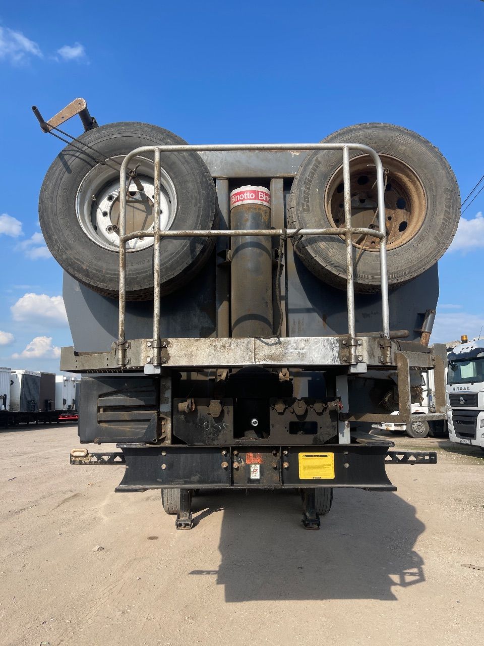 Grunwald 9453 Полуприцеп самосвальный 9453-0000010-50 — Б/У, 2023 г.