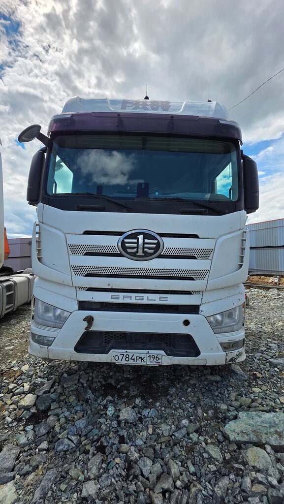 FAW J7 4x2 Седельный тягач CA4180P77K25E5 — Б/У, 2023 г.