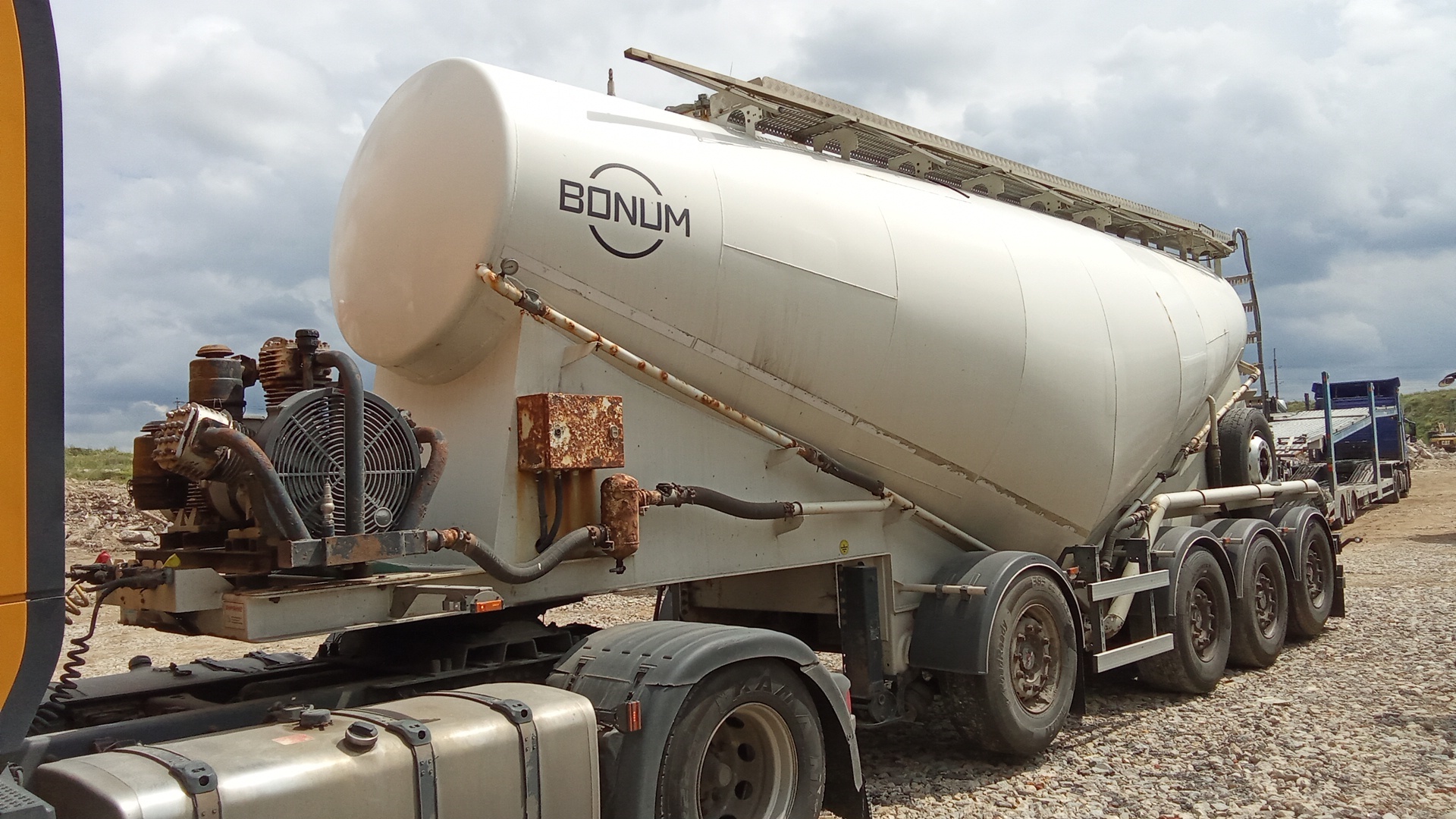 BONUM 9142* Полуприцеп цистерна — Б/У, 2022 г.