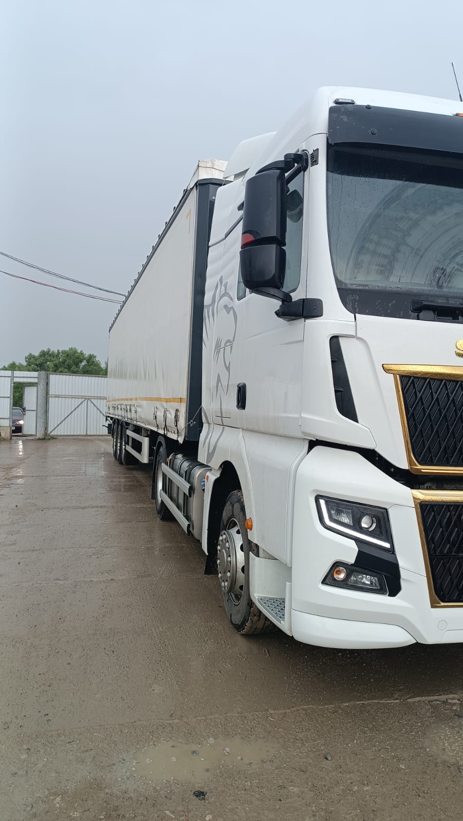 UAT SCFG Полуприцеп Бортовой/Шторный SCFG-9226.01 — Б/У, 2023 г.