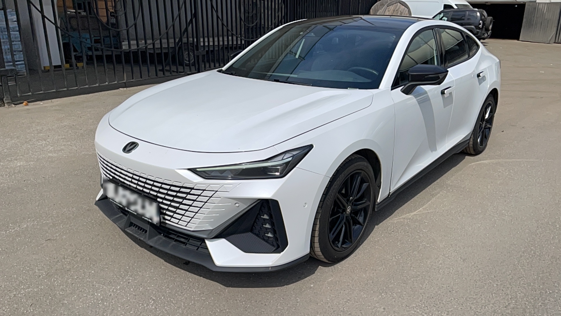 CHANGAN DLX 1.5T 7DCT (I поколение) — Б/У, 2023 г.