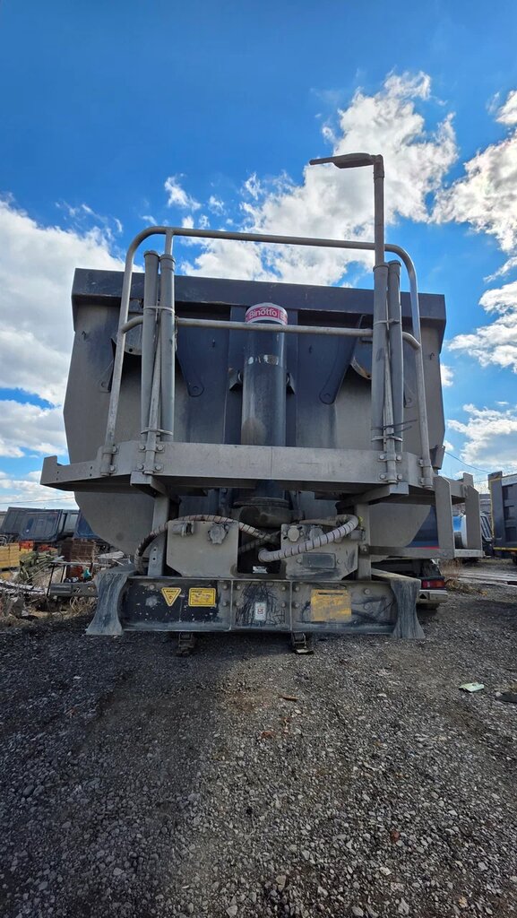 Grunwald 9453 Полуприцеп самосвальный 9453-0000011-60 — Б/У, 2023 г.