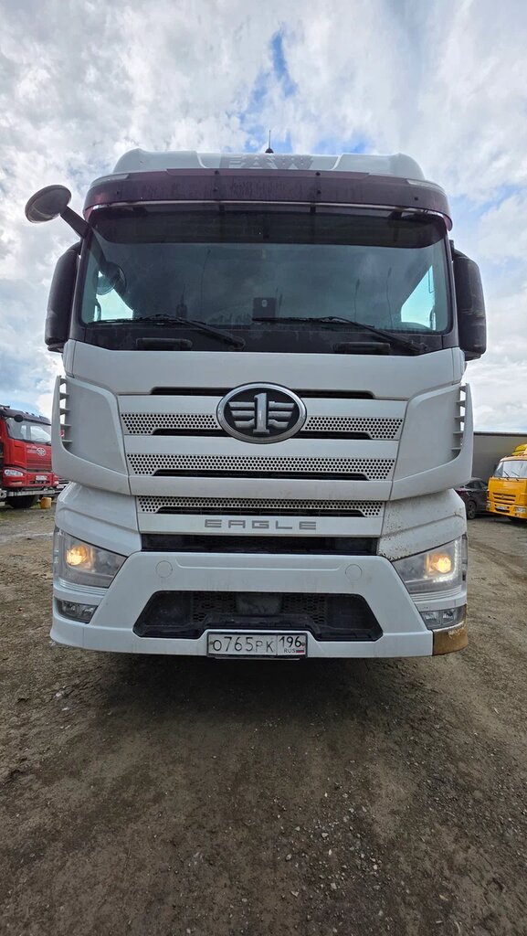 FAW J7 4x2 Седельный тягач CA4180P77K25E5 — Б/У, 2023 г.