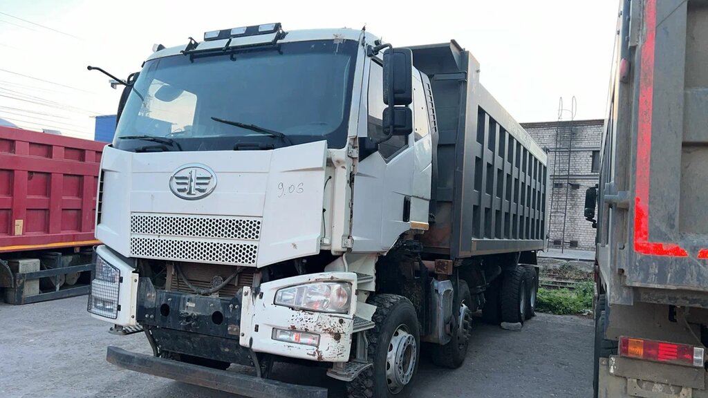 FAW J6 8x4 Самосвал СА3310Р66K24T4E5 — Б/У, 2023 г.