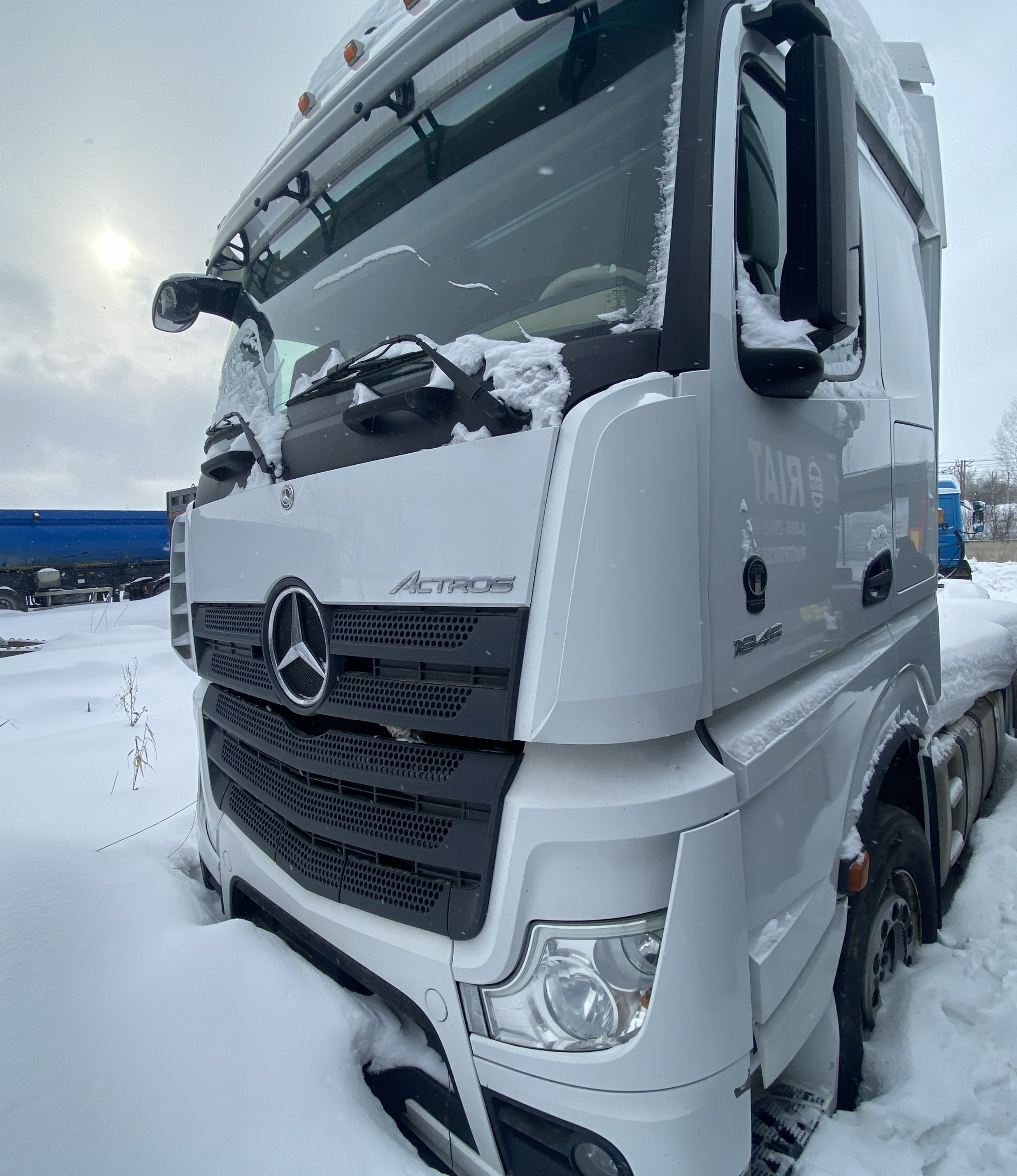 MERCEDES-BENZ Actros 4x2 Седельный тягач — Б/У, 2021 г.