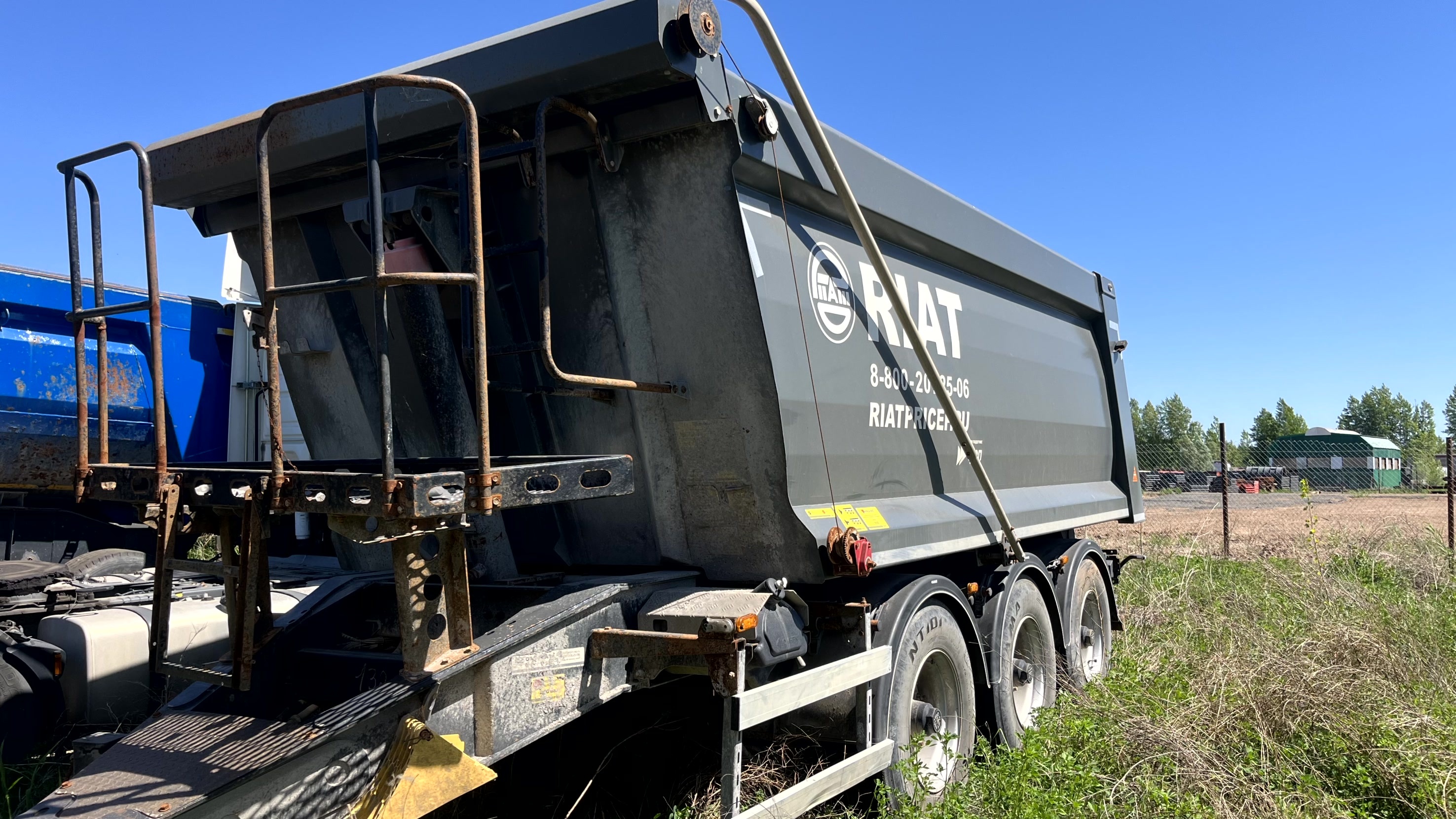 РИАТ 85830F Прицеп самосвал — Б/У, 2023 г.