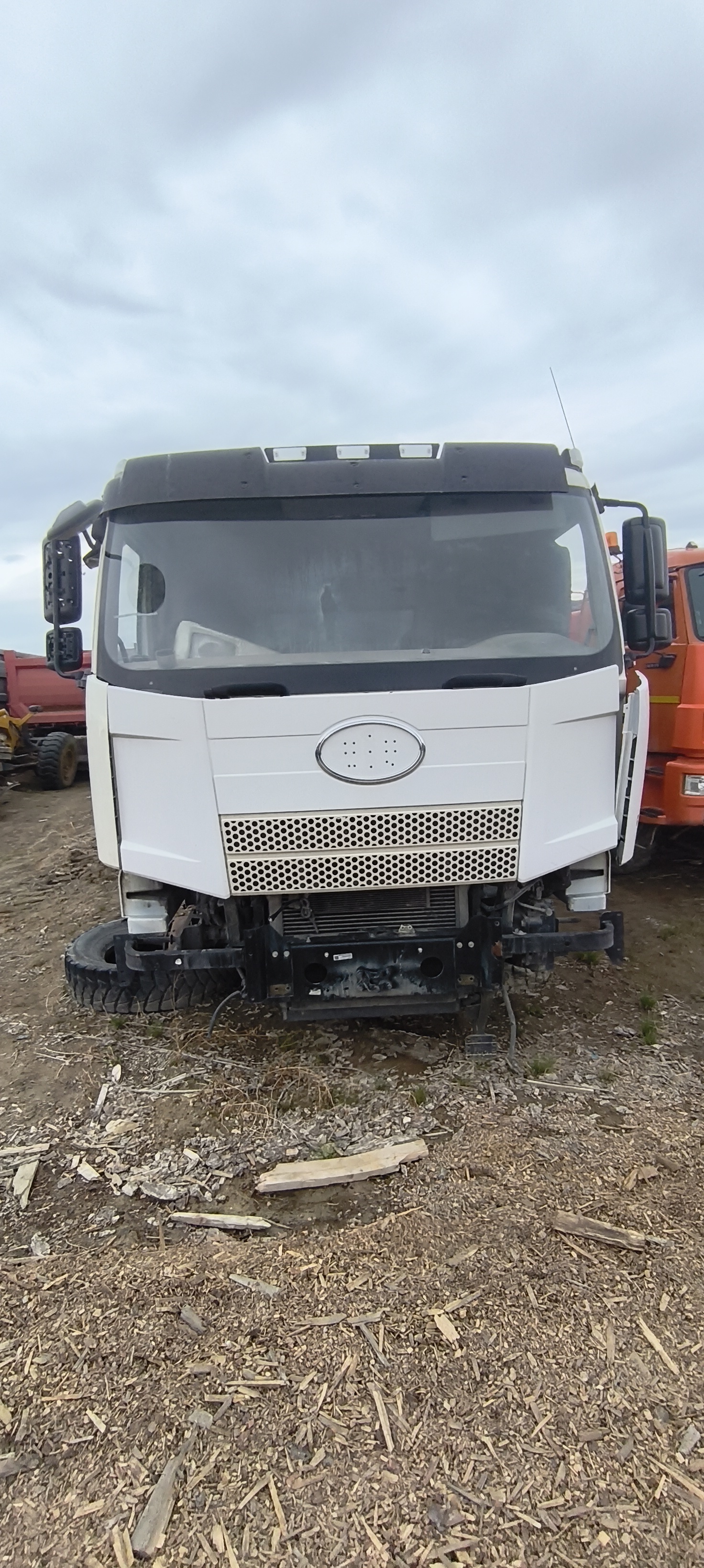 FAW J6 8x4 Самосвал СА3310Р66K24T4E5 — Б/У, 2023 г.