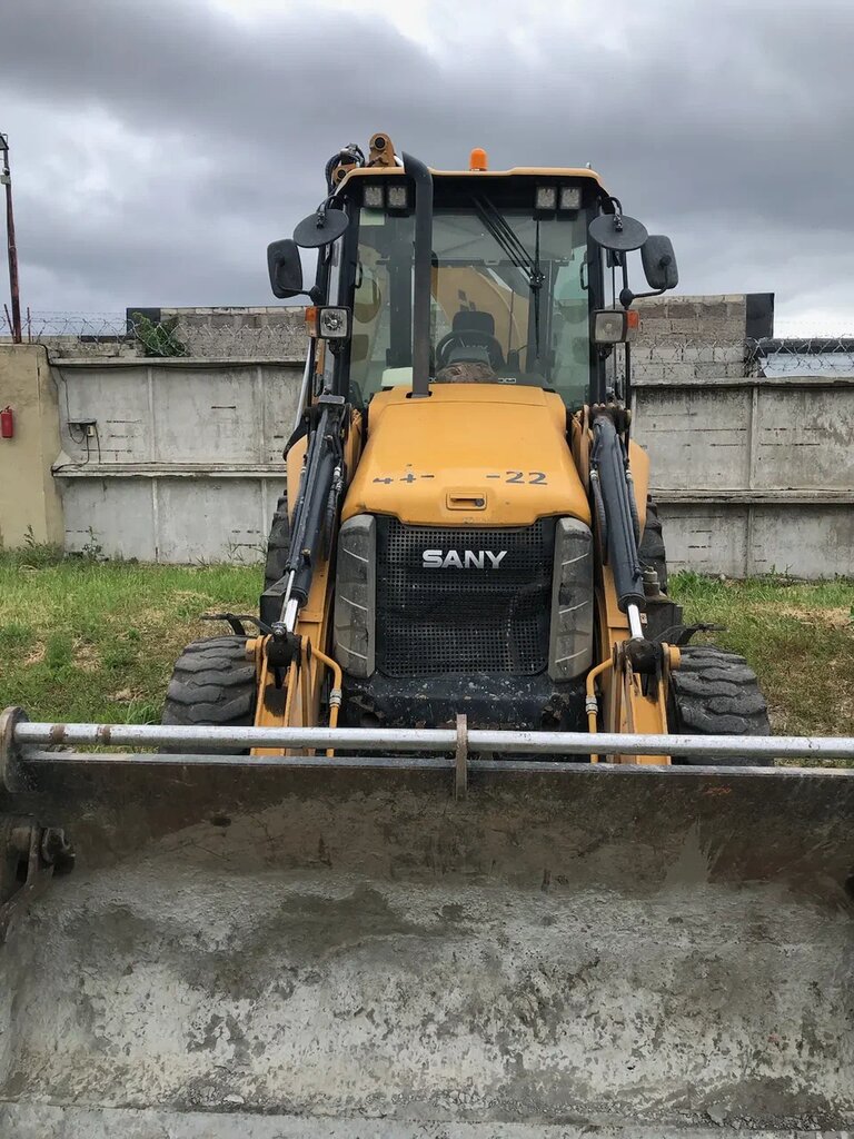 SANY BHL Экскаватор-погрузчик BHL95 — Б/У, 2024 г.