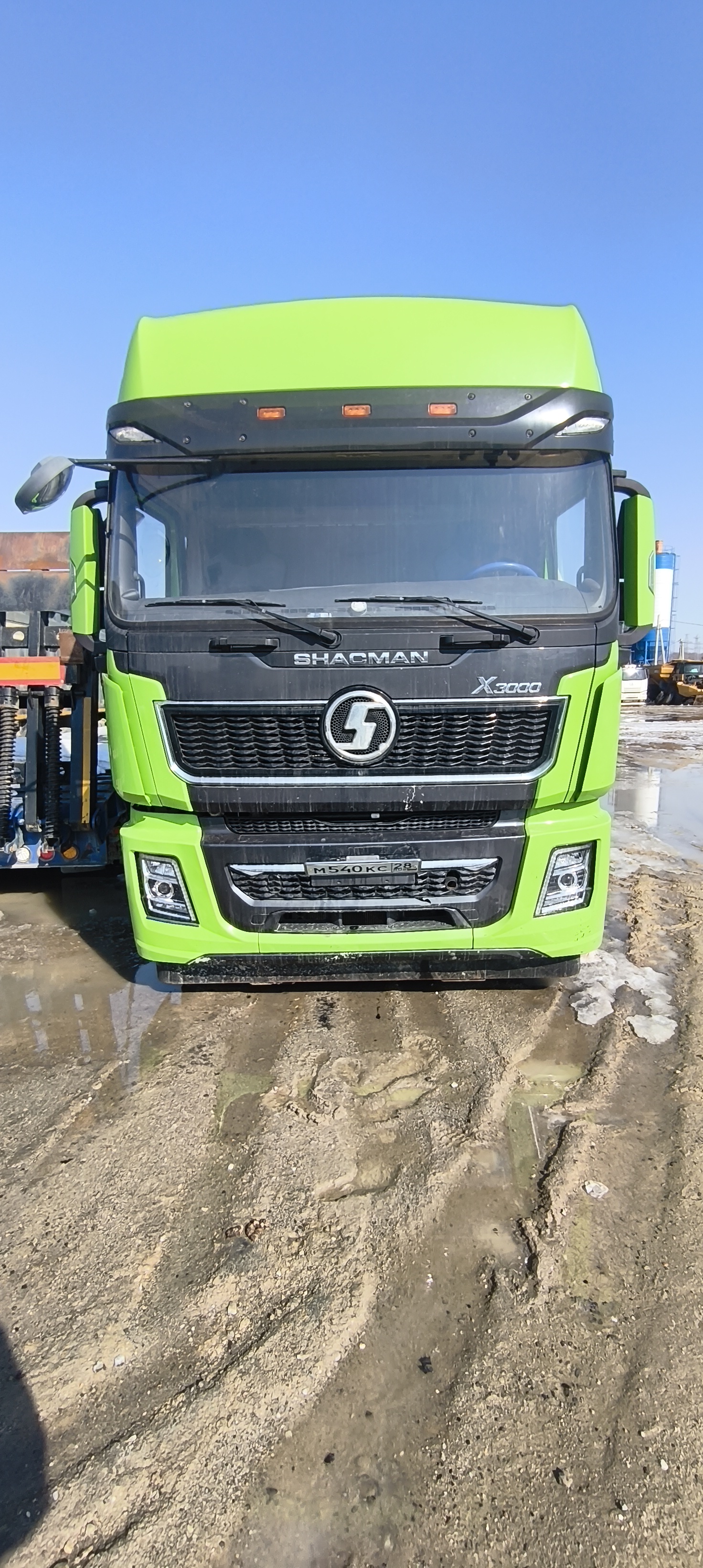 Shacman (Shaanxi) SX 6x4 Седельный тягач SX42584W324C — Б/У, 2023 г.
