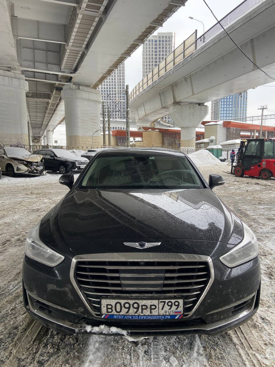 Genesis G90 Royal 5.0 T-GDI 8AT 4WD — Б/У, 2017 г.