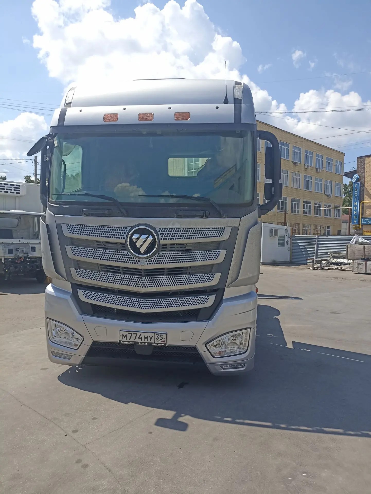 Foton AUMAN 4x2 Седельный тягач BJ4189SLFKA — Б/У, 2023 г.