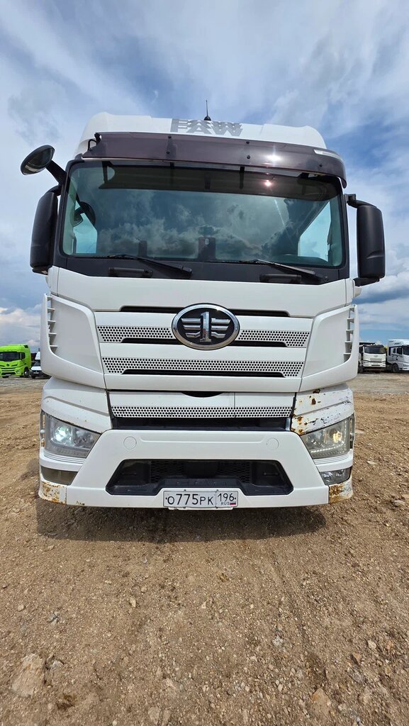 FAW J7 4x2 Седельный тягач CA4180P77K25E5 — Б/У, 2023 г.