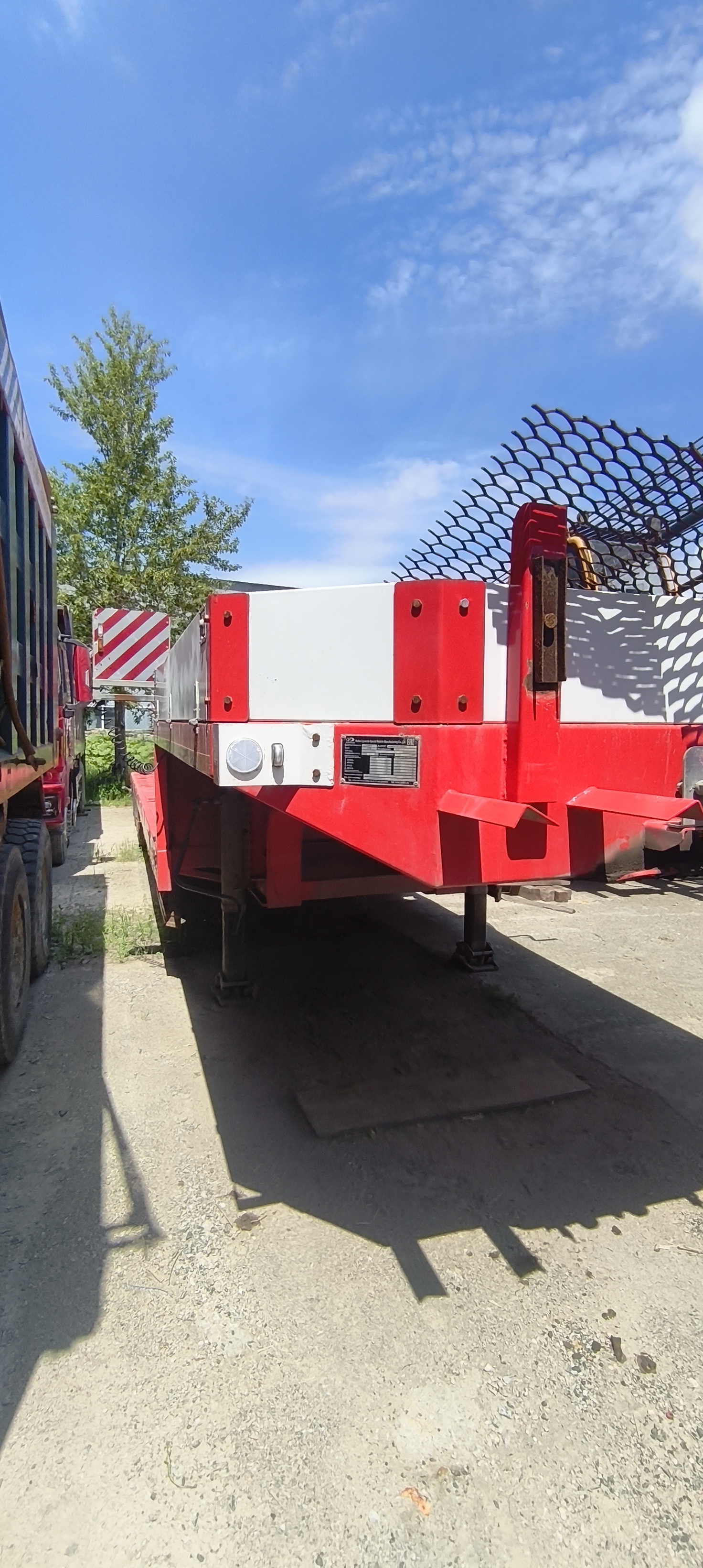 AMUR AMUR Полуприцеп тяжеловоз 4 оси LYR9708TDP — Б/У, 2024 г.