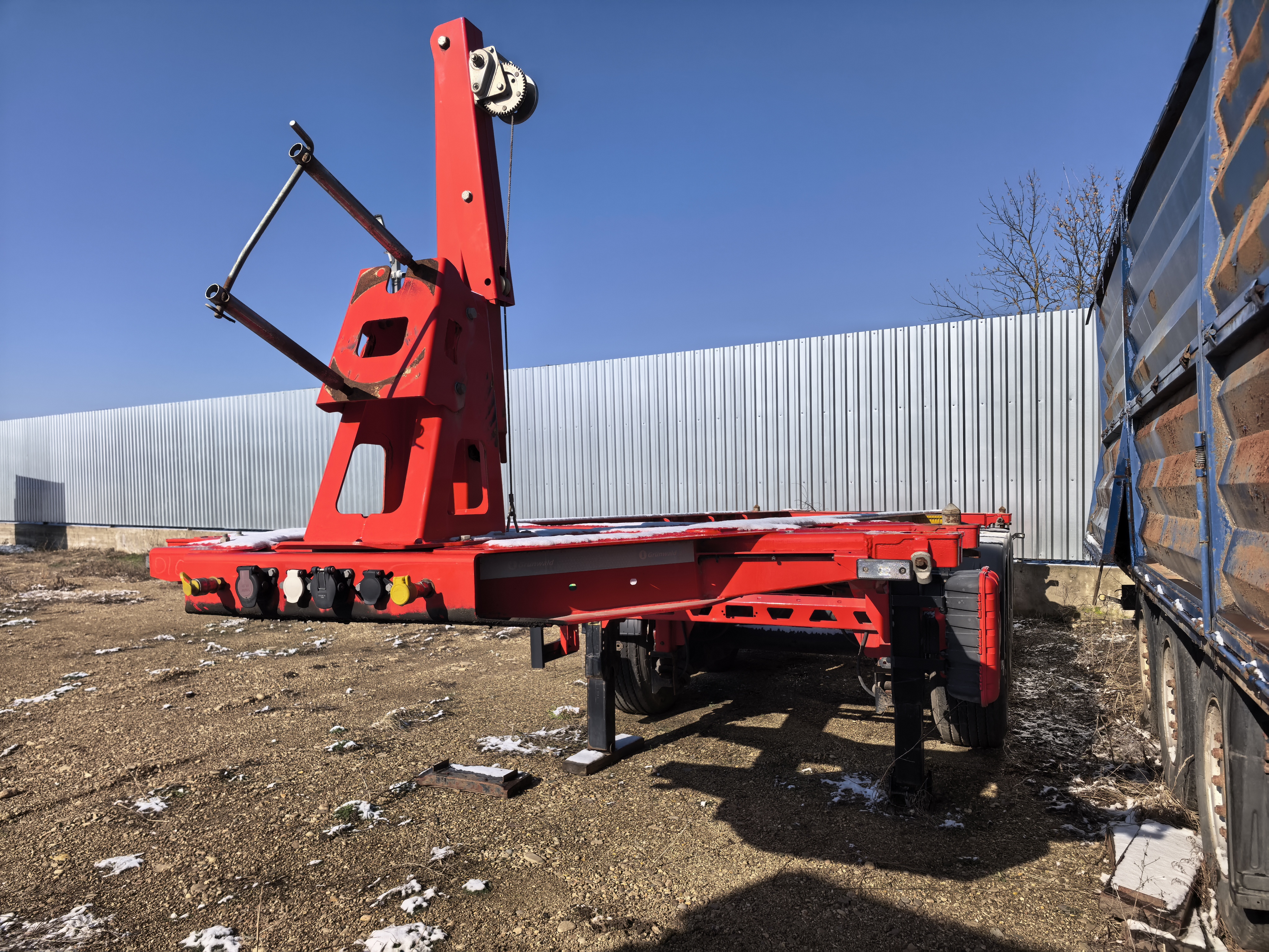 GRUNWALD 9453-0000010-30 Полуприцеп контейнеровоз 3 оси — Б/У, 2023 г.