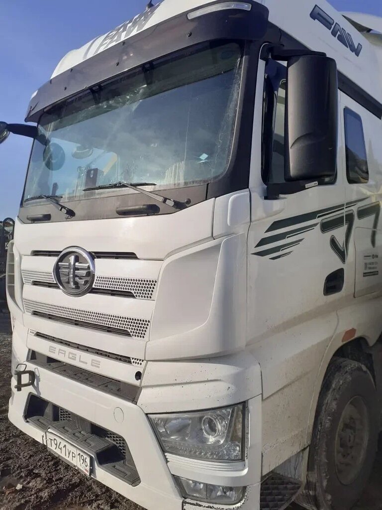 FAW J7 6x4 Седельный тягач CA4250P77K25T1E5 — Б/У, 2023 г.