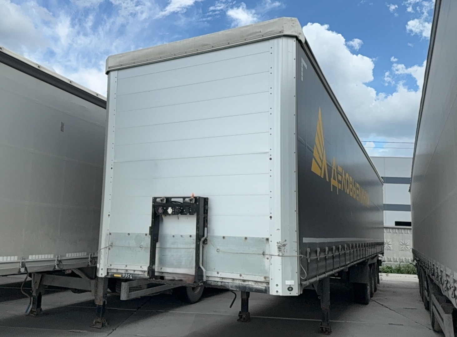 GRUNWALD 9453-0000010-10 Полуприцеп шторный/бортовой — Б/У, 2023 г.