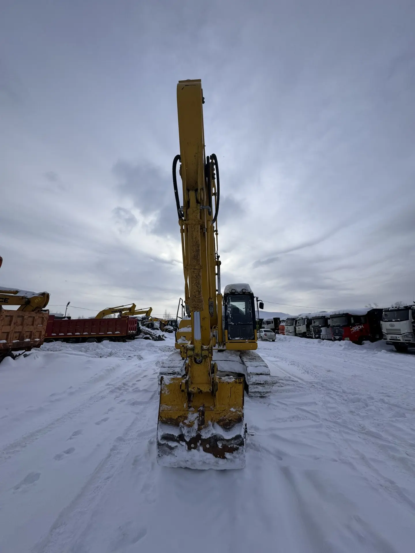 KOMATSU PC 220 Экскаватор PC 220-8M0 — Б/У, 2023 г.