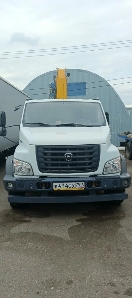 Новый завод 3010 на шасси GAZ GAZON NEXT Бортовой с КМУ — Б/У, 2023 г.