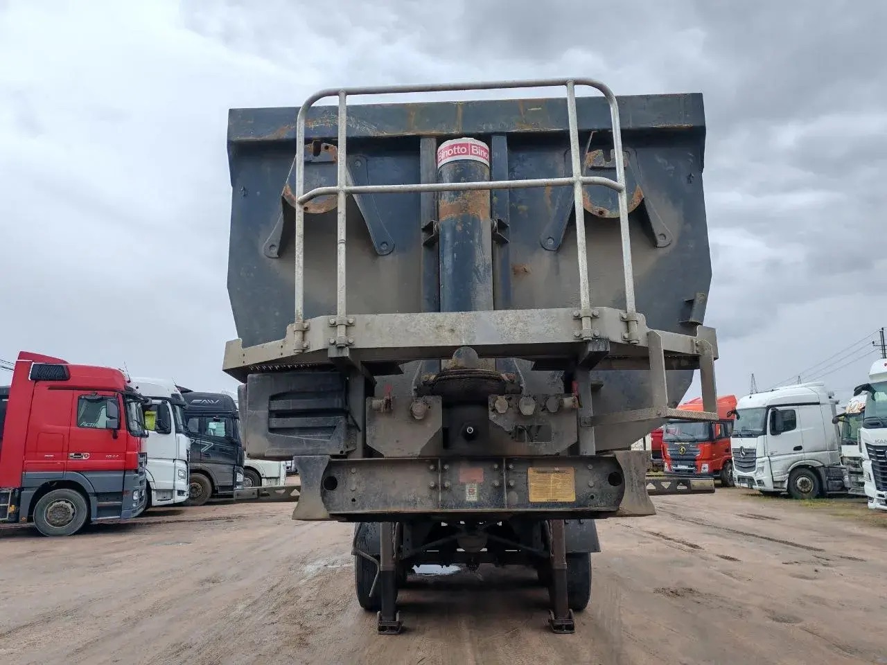 Grunwald 9453 Полуприцеп самосвальный 9453-0000010-50 — Б/У, 2023 г.
