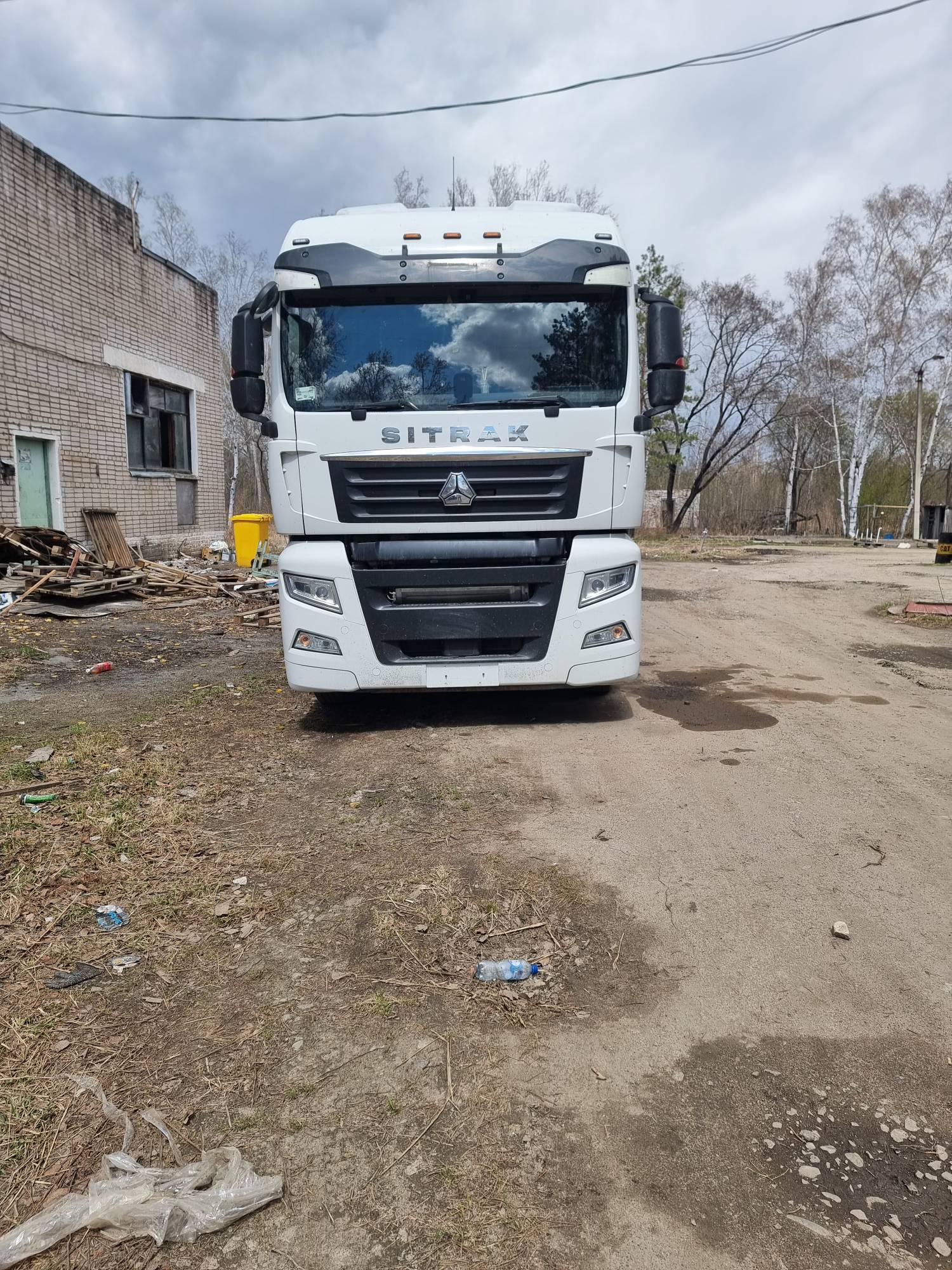 SITRAK C7H 4x2 Седельный тягач ZZ4186V361HE — Б/У, 2024 г.