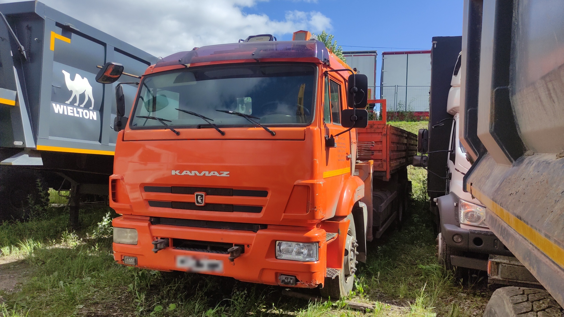 КАМАЗ 65115 6x4 Бортовой с КМУ HANGIL HGC 756 — Б/У, 2022 г.
