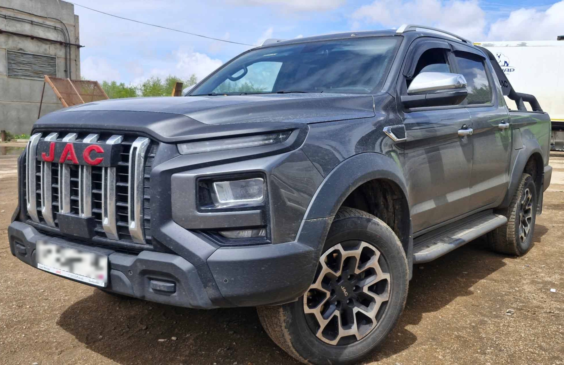 JAC EXPLORE 2.0Т АТ (I поколение) — Б/У, 2024 г.