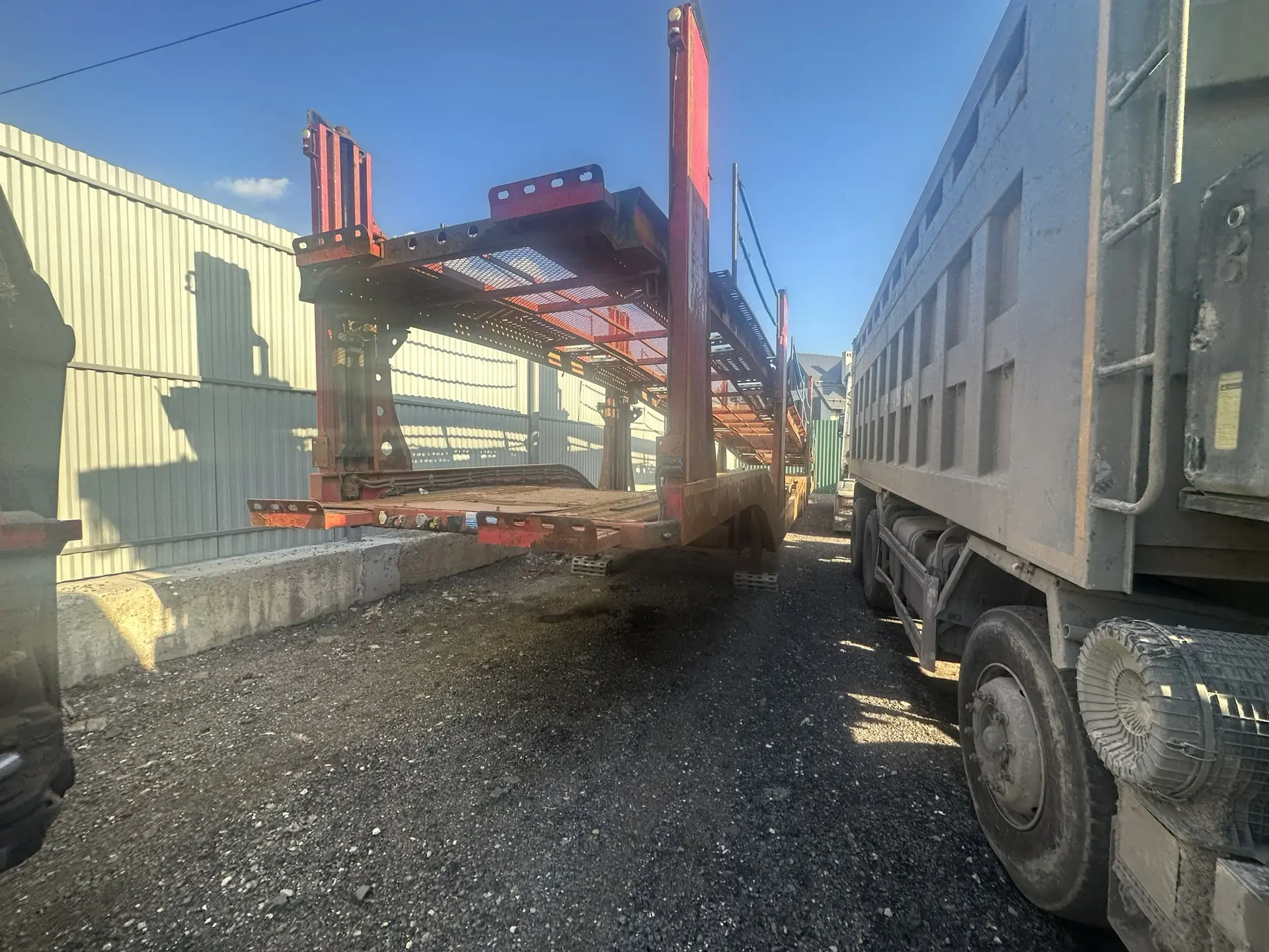 LUXUDA LZC Полуприцеп автовоз LZC9407BG — Б/У, 2024 г.