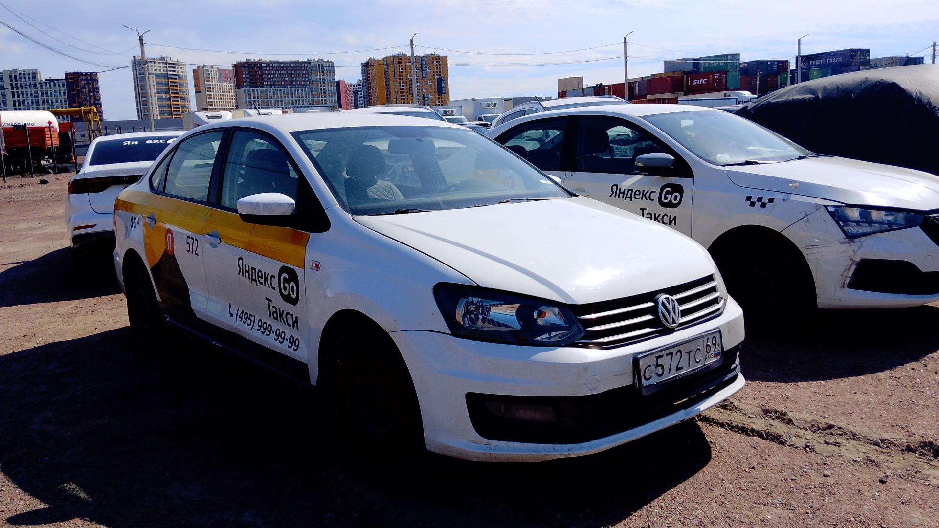 Volkswagen Polo — Б/У, 2018 г. (Санкт-Петербург, 330342 км)