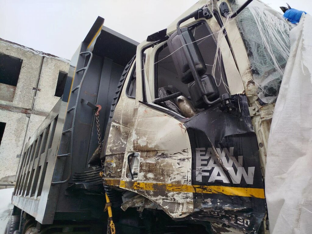FAW J6 6x6 Самосвал CA3250P66K24L1TE5 — Б/У, 2023 г.