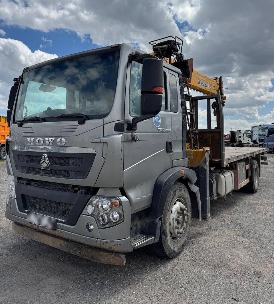 HOWO ZZ5167JSQM561GE1 с КМУ XCMG SQS157RU-8 — Б/У, 2023 г.