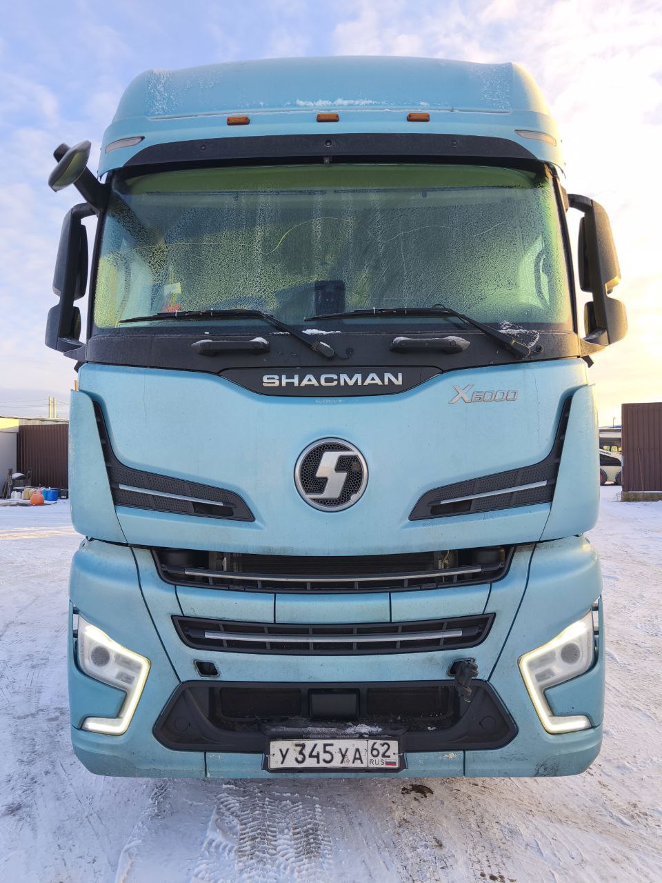 Shacman (Shaanxi) SX 4x2 Седельный тягач SX4188YY381 — Б/У, 2023 г.