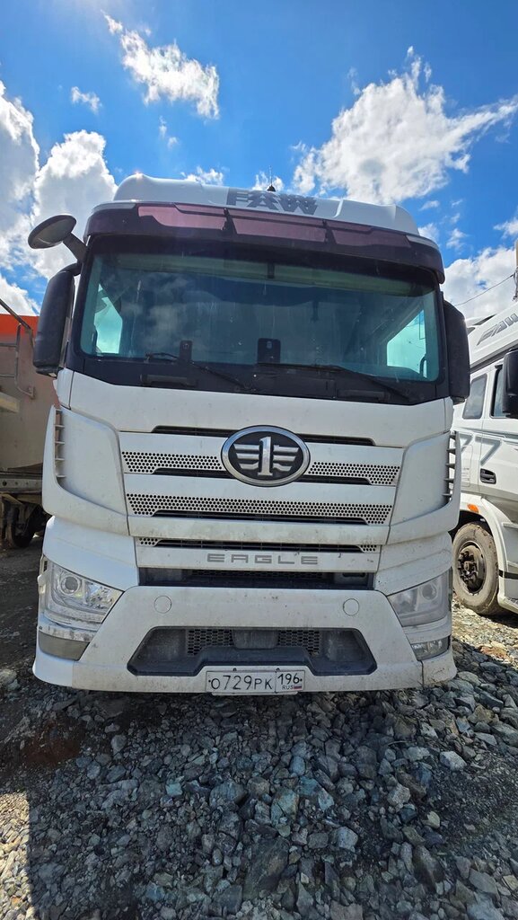 FAW J7 4x2 Седельный тягач CA4180P77K25E5 — Б/У, 2023 г.