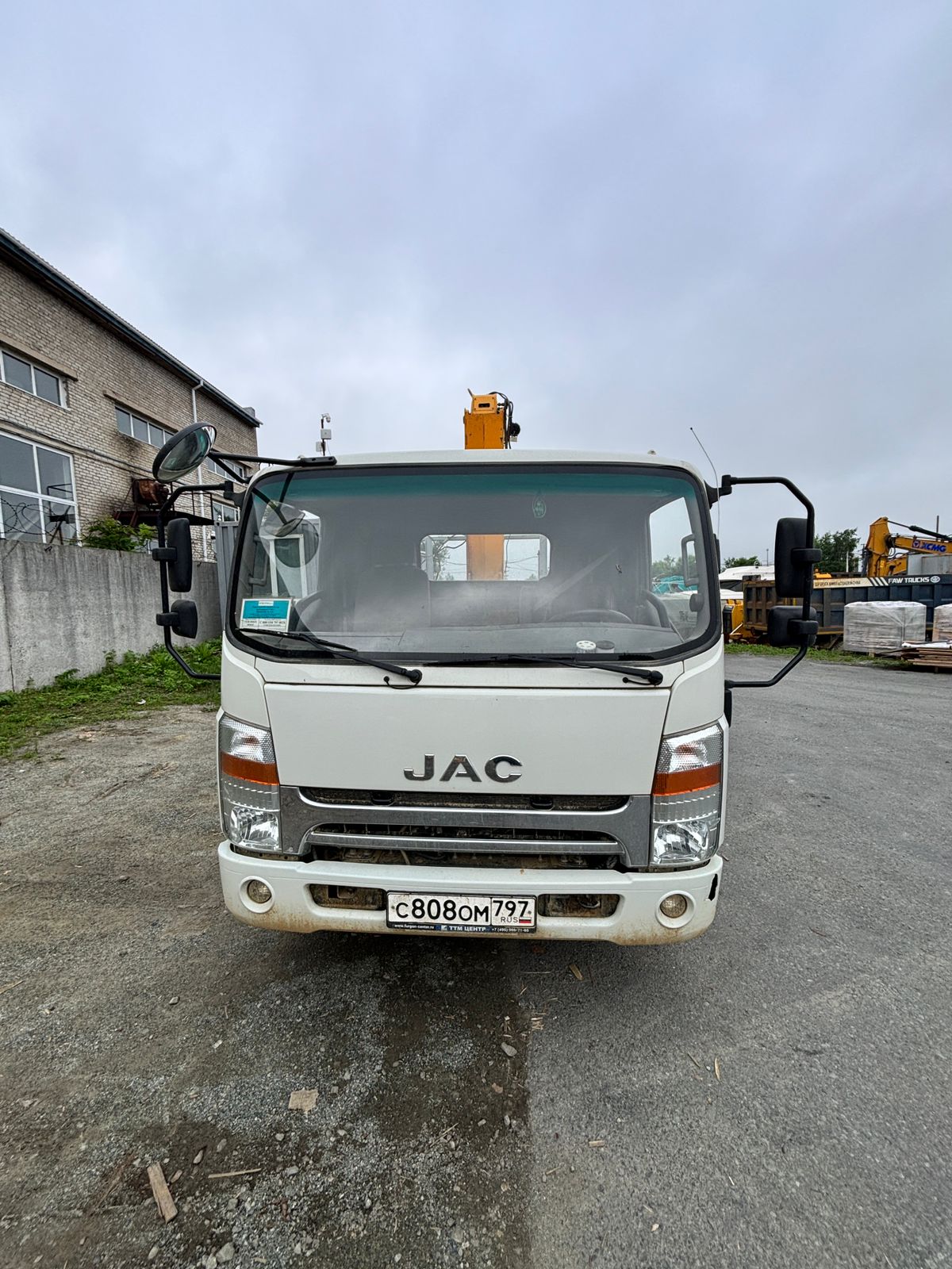 JAC N90 Бортовой с КМУ 6046J2 — Б/У, 2023 г.