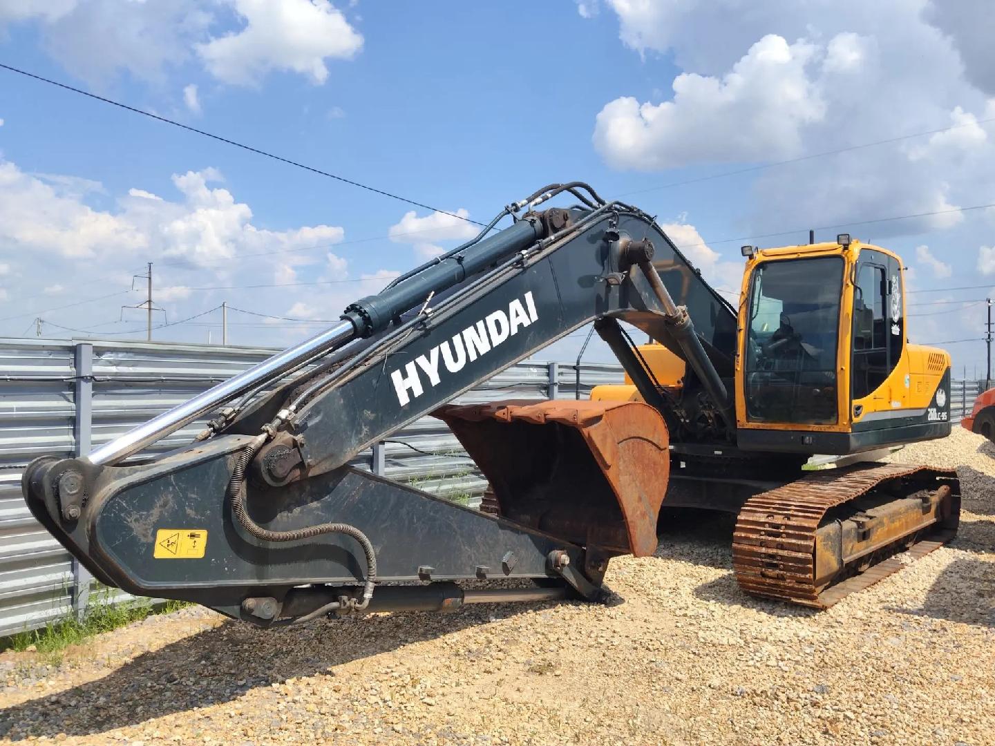 Hyundai R260LC-9S — Б/У, 2022 г. (Тамбовская область, 8940 м/ч)