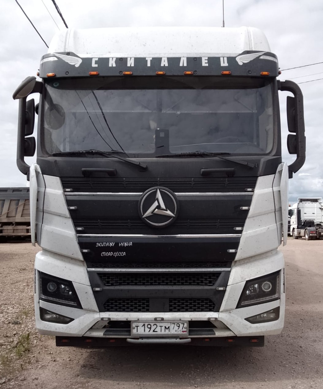 SANY HQC 4x2 Седельный тягач HQC240DE — Б/У, 2024 г.