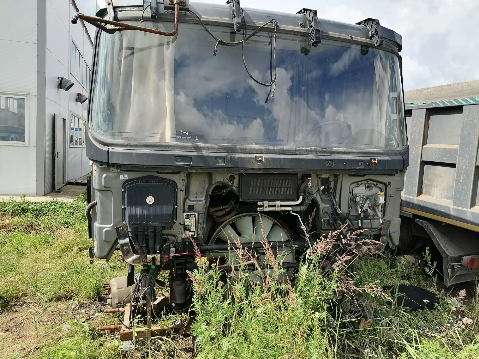 Shacman (Shaanxi) SX 8x4 Самосвал SX33186V366 — Б/У, 2024 г.