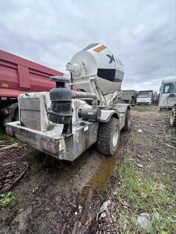 YNIX QGMC5000 Автобетоносмеситель с самозагрузкой — Б/У, 2024 г.