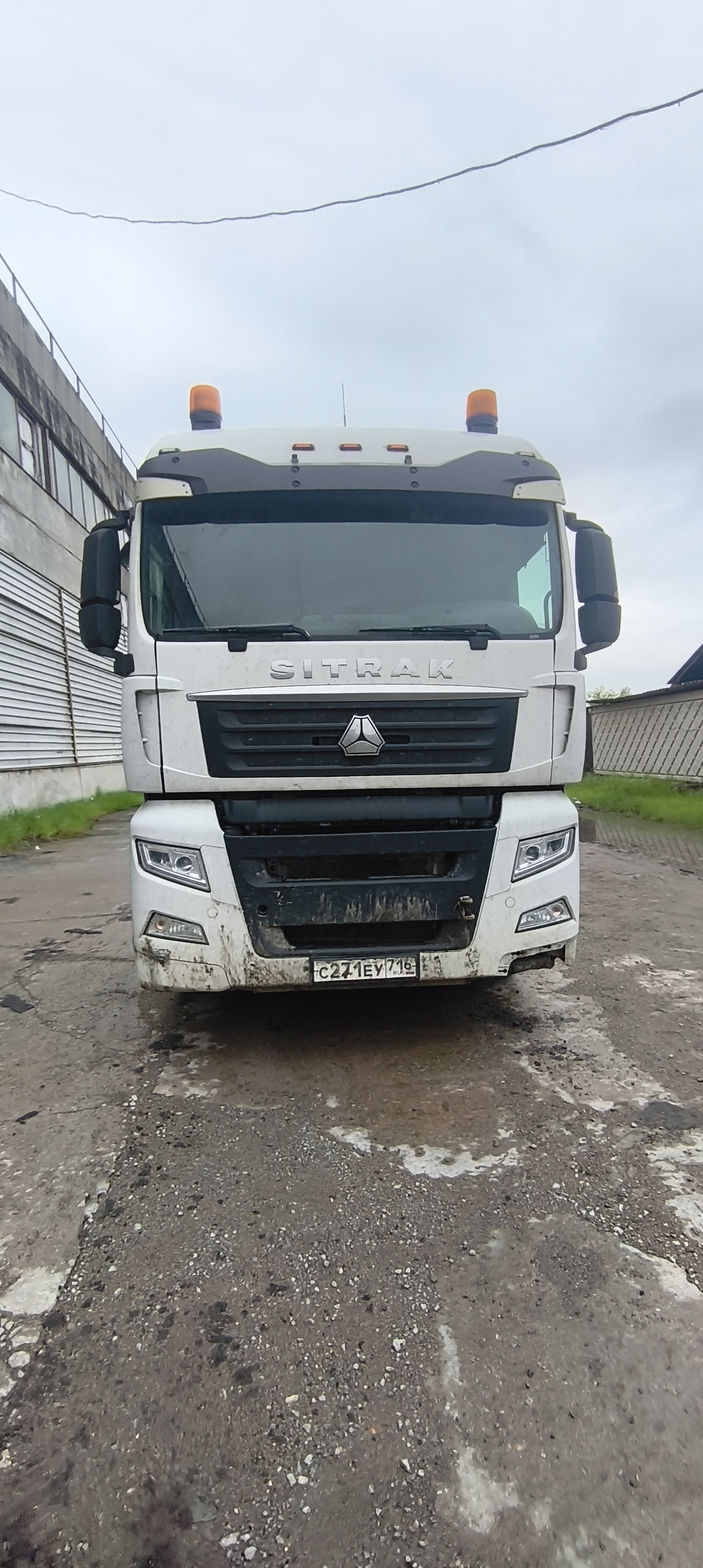 SITRAK C7H 4x2 Седельный тягач ZZ4186V361HE — Б/У, 2023 г.