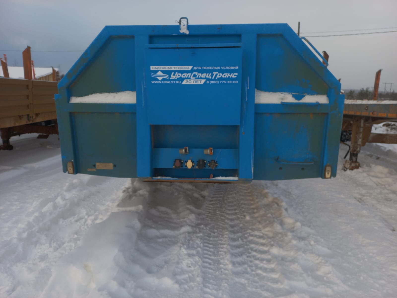УралСпецТранс 9465 Полуприцеп бортовой 94654L — Б/У, 2022 г.