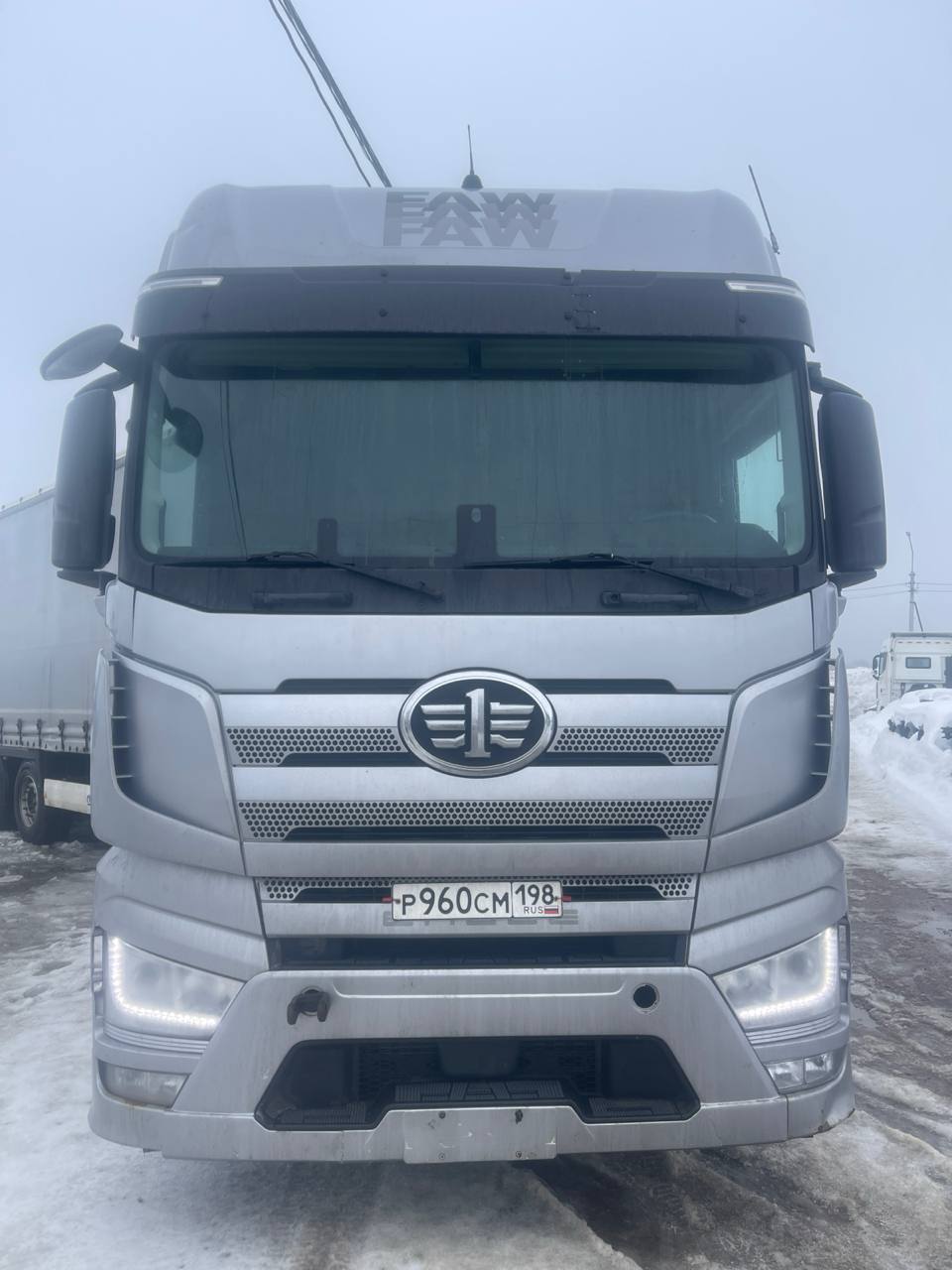 FAW J7 4x2 Седельный тягач CA4180P77K25E5 — Б/У, 2023 г.