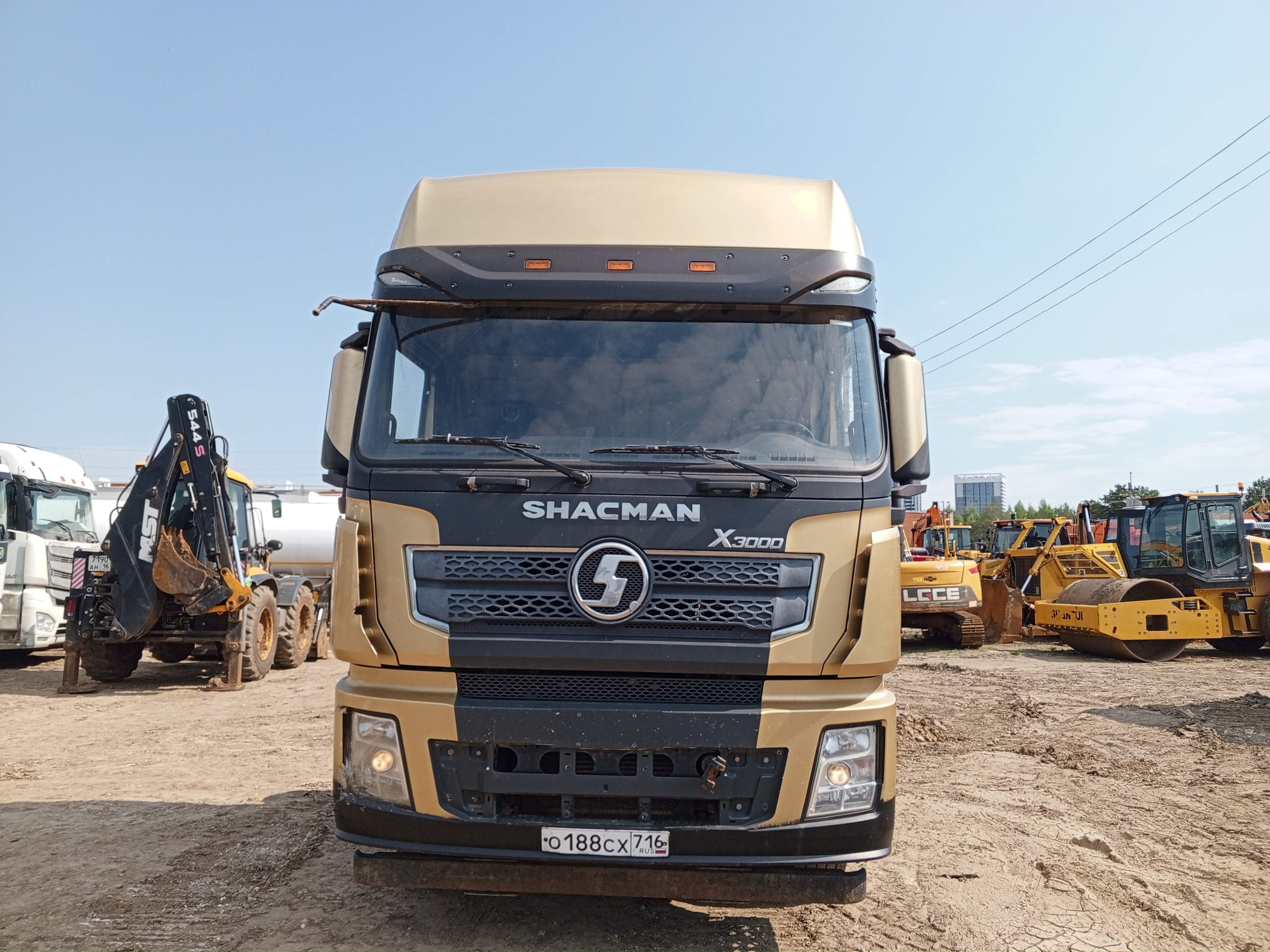 Shacman (Shaanxi) SX 6x4 Седельный тягач SX42584W324C — Б/У, 2022 г.