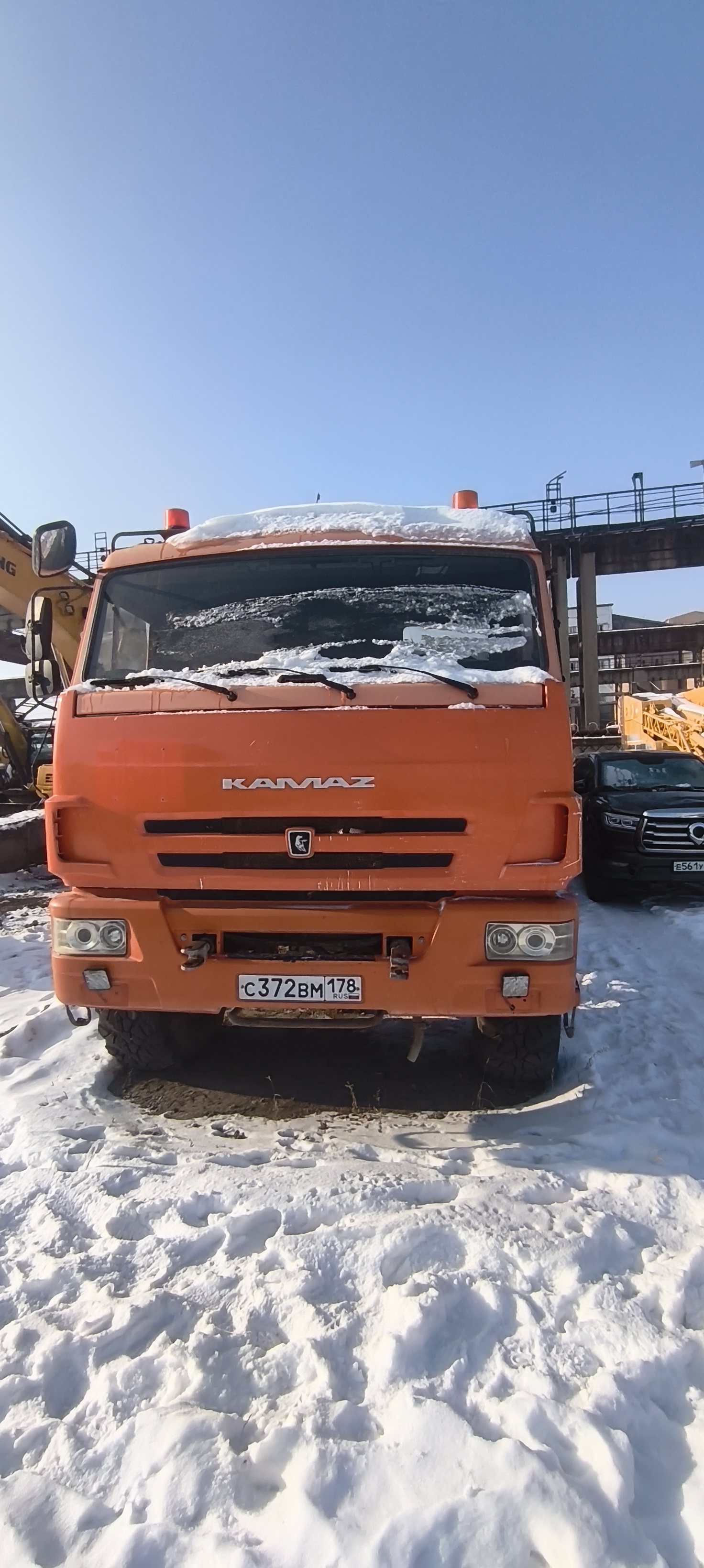 Завод ГРАЗ 5614 на шасси КамАЗ 43118 6x6 Автотопливозаправщик 56142-0000010-45 — Б/У, 2015 г.